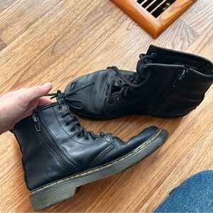 Kids doc dr. martens size 2 combat boots - girls boys black matter leather